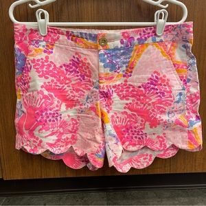 Lilly Pulitzer Buttercup short 5” hem size 6